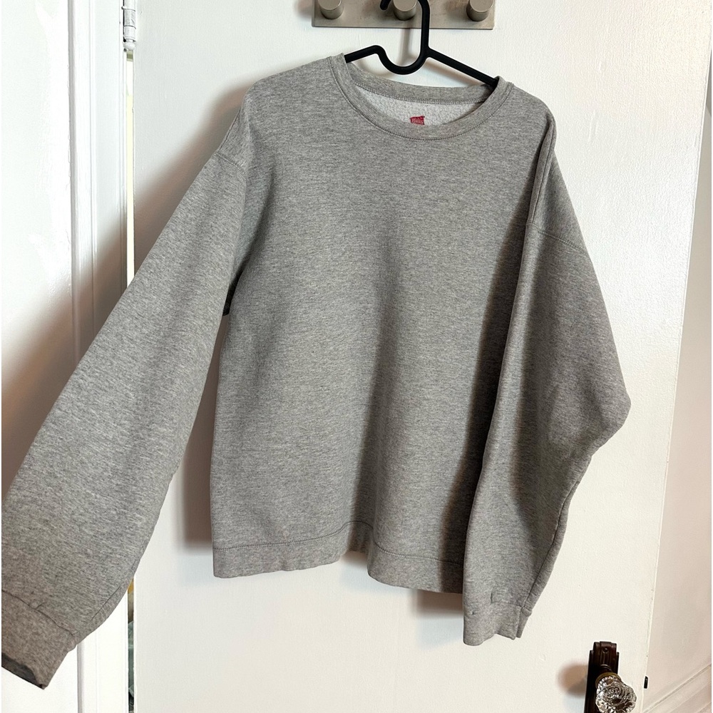 Basic grey crewneck
